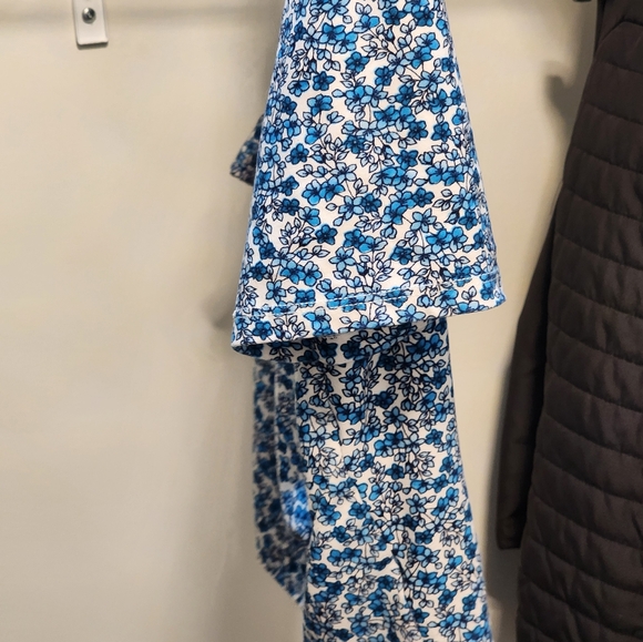 Suzy Shier Floral White and Blue Fitted Top - Picture 8 of 9